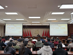 工做人员对群众所